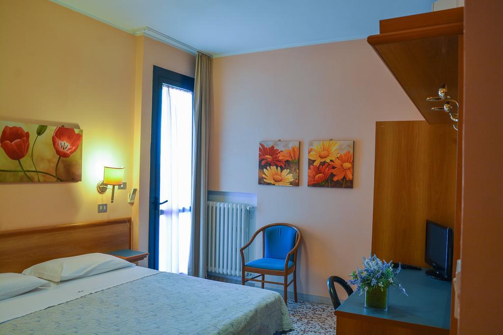 Hotel Astor Modena Room photo